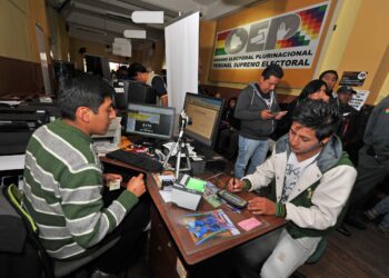 Un trámite en el Servicio de Registro Cívico (Serecí). Foto: La Razón-Archivo