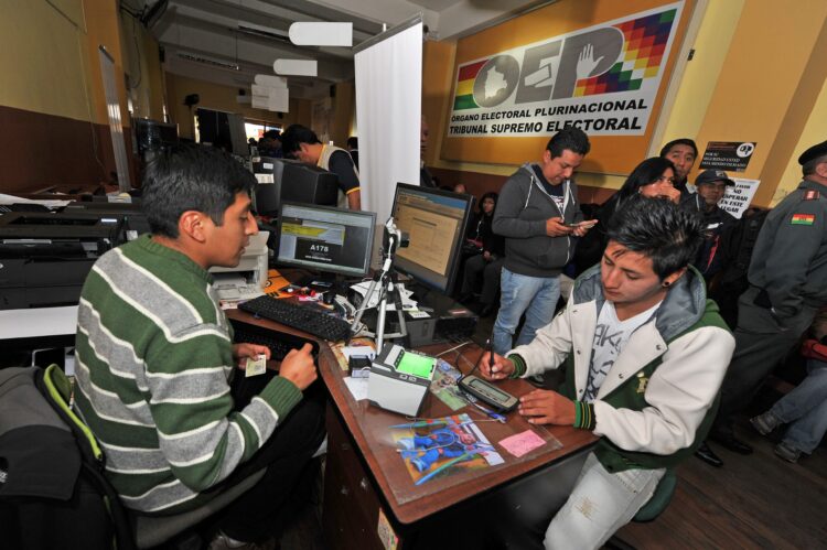 Un trámite en el Servicio de Registro Cívico (Serecí). Foto: La Razón-Archivo