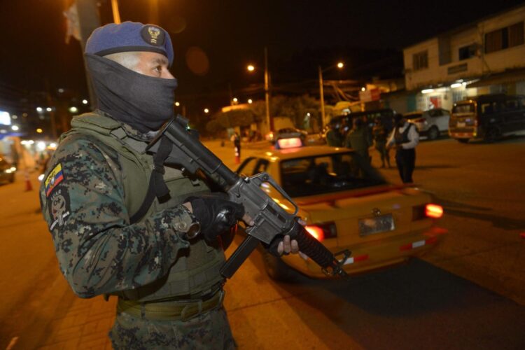 Sicarios asesinan a seis personas en Ecuador