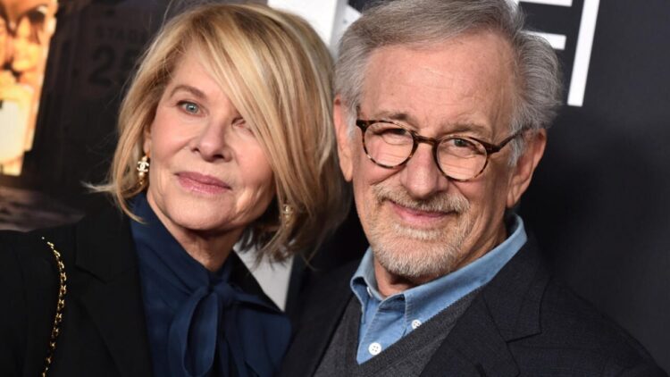 El director de cine estadounidense Steven Spielberg y su esposa, la actriz Kate Capshaw, en el preestreno de la película "The Fabelmans" en Hollywood, el 6 de noviembre de 2022. Foto: AFP.