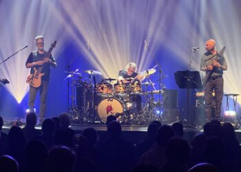 El súper trío de rock progresivo Stick Men vuelve a Bolivia