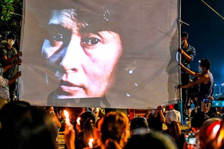 suu_kyi_protesta.jpg