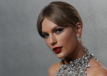 La cantante estadounidense Taylor Swift lanzó su décimo álbum 'Midnights', que incluye 13 canciones con fuertes inclinaciones en el género pop. Foto: AFP.