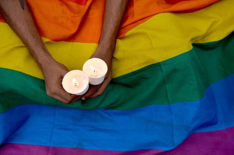 El Senado de México penaliza las terapias de reconversión sexual