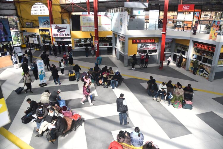 Refuerzan el control en la venta de pasajes terrestres y aéreos por las fiestas de fin de año