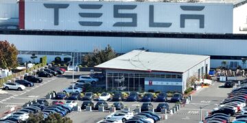 Tesla duplica sus beneficios en el 3T pero su facturación decepciona