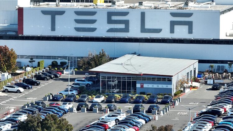 Tesla duplica sus beneficios en el 3T pero su facturación decepciona