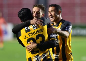 The Strongest golea y continúa en la cima del Clausura