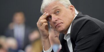 Multimillonario ruso renuncia a su nacionalidad por el conflicto en Ucrania