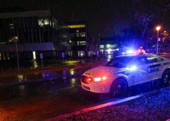 La policía, cerca al lugar del tiroteo en Canadá.