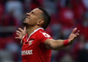 Toluca vence con drama al Santos en la liguilla del fútbol mexicano