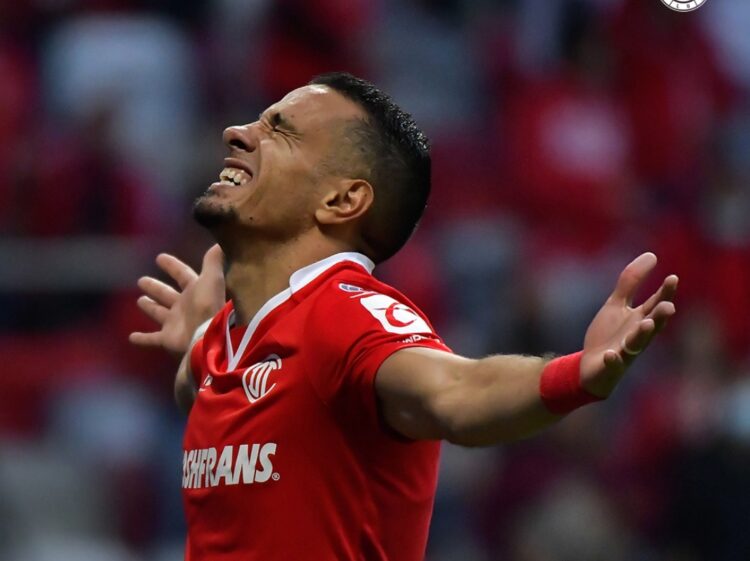 Toluca vence con drama al Santos en la liguilla del fútbol mexicano