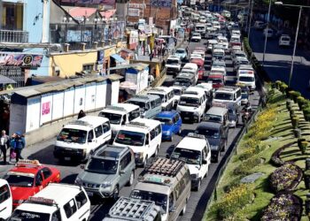 Cada día circulan al menos 220.000 vehículos en La Paz