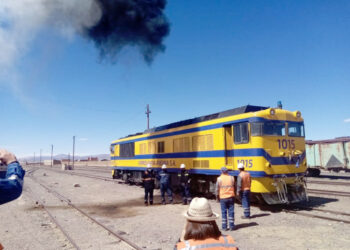 Una unidad del tren de FCA entre Oruro y Uyuni.