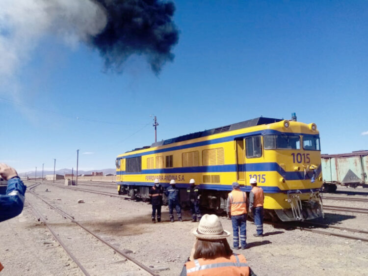 Una unidad del tren de FCA entre Oruro y Uyuni.