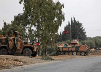 tropas_turcas_en_afueras_de_afrin.jpg
