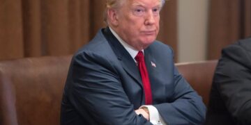 Stewart Rhodes, el extremista de derecha que defiende a Trump con las armas