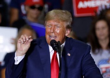 Trump considera permitir que el FBI registre de nuevo su mansión de Mar-a-Lago, en Florida