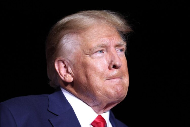 Trump será enjuiciado por difamación en abril.