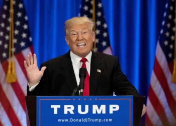 FBI enfrenta ola de amenazas alentadas por Trump, denuncian senadores de EEUU