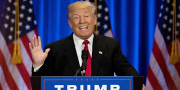 FBI enfrenta ola de amenazas alentadas por Trump, denuncian senadores de EEUU