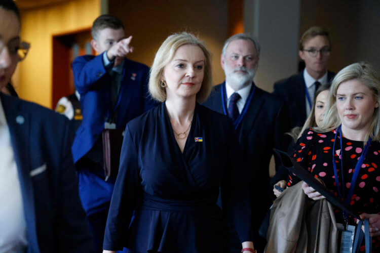 Truss anuncia que 5 prisioneros de guerra británicos han sido ‘liberados’ tras ser retenidos en Ucrania