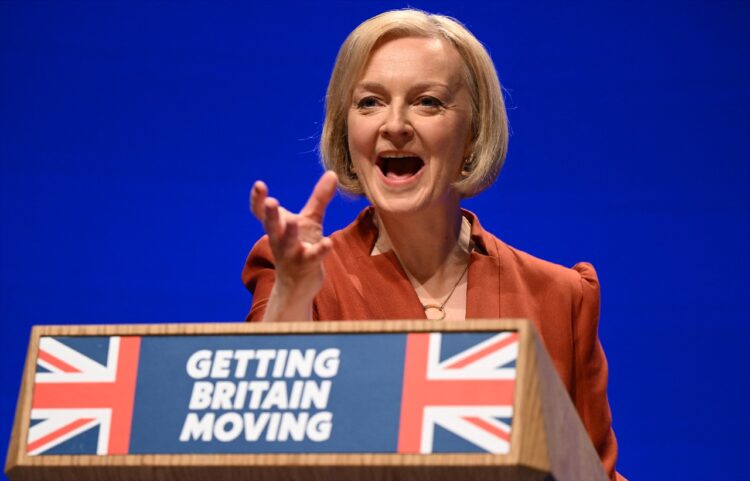 Amenazada en sus propias filas, Truss defiende su autoridad en congreso del Partido Conservador británico