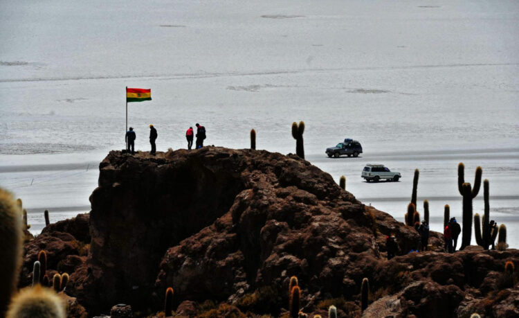 Disponen que el turista extranjero debe presentar 1 de 3 requisitos sobre COVID-19 para entrar a Bolivia