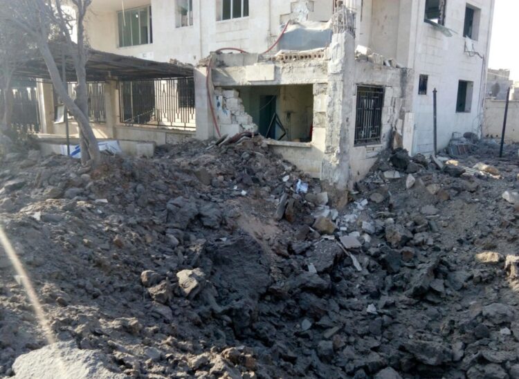 Al menos once civiles han muerto y unos 50 milicianos kurdos y elementos de fuerzas afines al Gobierno han fallecido o resultado heridos.