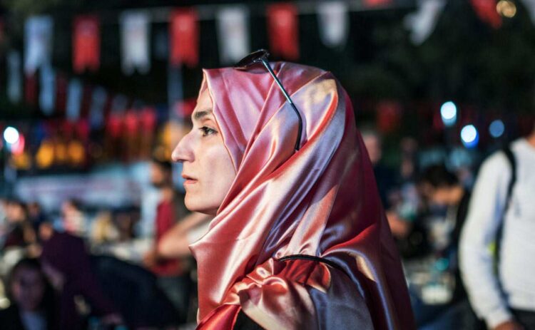 El uso del velo es un tema muy divisivo en Turquía. Foto: AFP