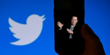 Musk subasta el mobiliario de Twitter como medidas de ahorro.