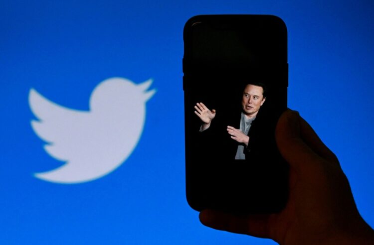 Musk subasta el mobiliario de Twitter como medidas de ahorro.