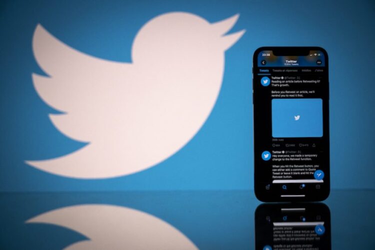 Comprada por Elon Musk por 44.000 millones de dólares, Twitter es muy popular entre políticos, periodistas y celebridades. Foto: AFP.