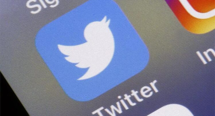 Según la Unión Europea (UE), Twitter deberá seguir las reglas que rigen a las grandes plataformas digitales en el bloque. Foto: AFP.