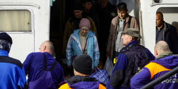 Ucrania informa de al menos dos muertos tras un ataque ruso contra una gasolinera de Dnipro