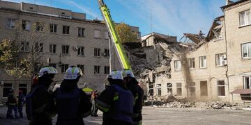 Los ataques de Rusia a la infraestructura civil de Ucrania constituyen una campaña de "terror" y "crímenes de guerra".