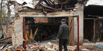 Más de 10 millones de ucranianos se hallan privados de electricidad a raíz de los bombardeos rusos en todo el país.