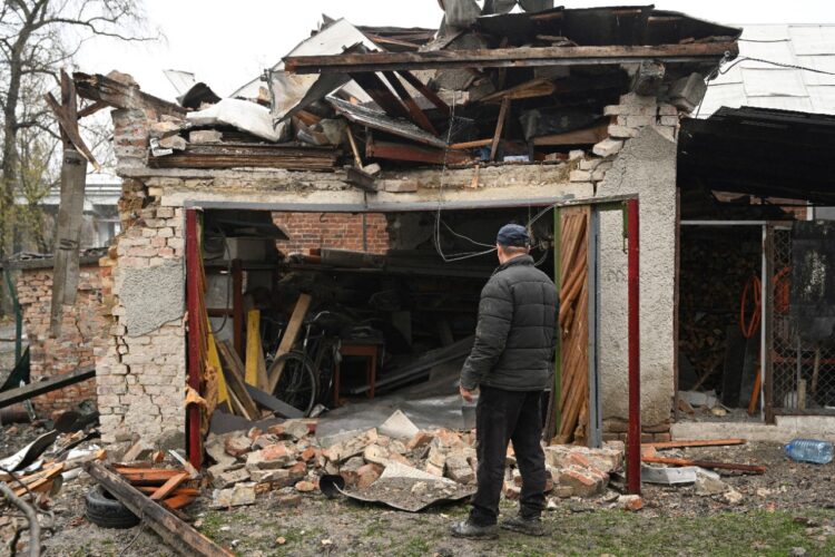 Más de 10 millones de ucranianos se hallan privados de electricidad a raíz de los bombardeos rusos en todo el país.