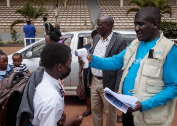 Uganda cierra escuelas para combatir el Ébola