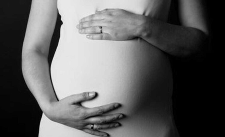Una mujer en El Salvador arriesga 30 años de cárcel por aborto