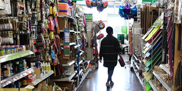 Confianza de los consumidores en EEUU cae más de lo esperado en octubre