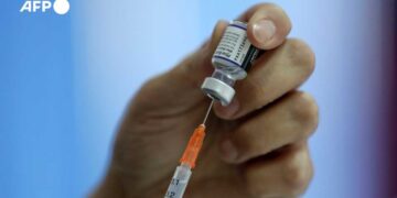 El número de casos de COVID-19, de la gripe estacional y del Virus Respiratorio Sincitial (VRS) ha aumentado en América.