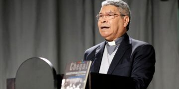 El Vaticano confirma sanciones contra el exobispo Ximenes Belo, acusado de abusos sexuales en los 90