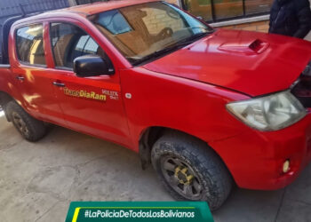Otro vehículo robado en Chile es recuperado en Bolivia; hay tres aprehendidos