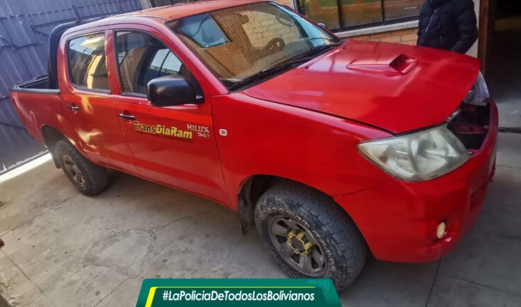 Otro vehículo robado en Chile es recuperado en Bolivia; hay tres aprehendidos