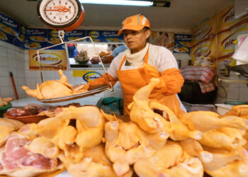 vendedora-pollo