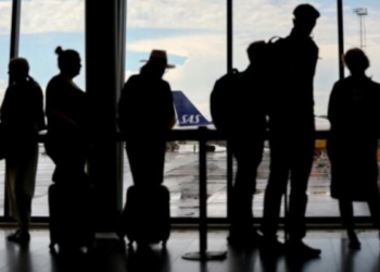 Las aerolíneas estadounidenses han descubierto que los viajeros son más propensos a ir fuera de los fines de semana y las vacaciones escolares. Foto: AFP.