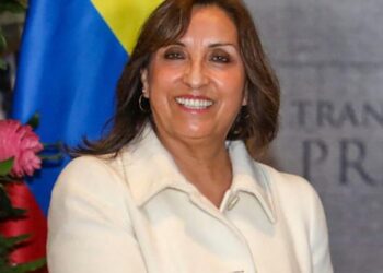 Vicepresidenta de Perú denuncia plan para destituirlos a ella y a Castillo