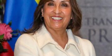 Vicepresidenta de Perú denuncia plan para destituirlos a ella y a Castillo