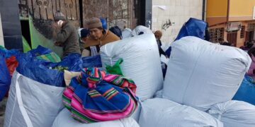 Mujeres del mercado de coca de Villa El Carmen anuncian huelgas y crucifixiones